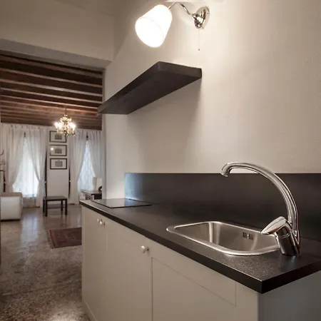 Palazzo Valmarana Apartment